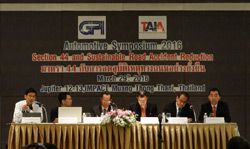 Kriangsak (third from right), joins other experts at the Automobile Symposium 2016.