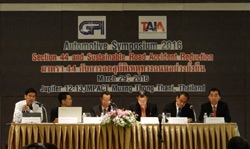 Kriangsak (third from right), joins other experts at the Automobile Symposium 2016.