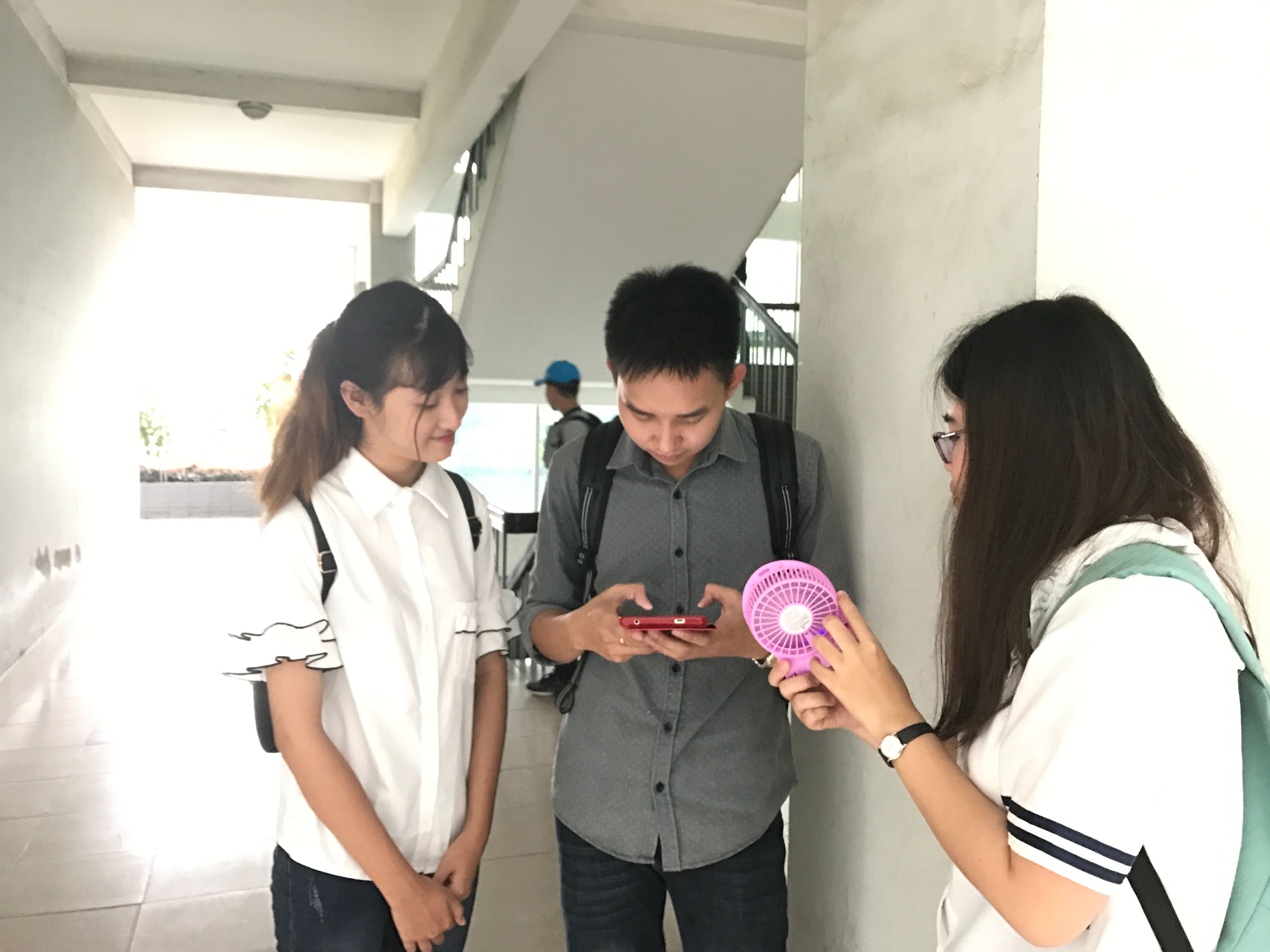 University students participate in a baseline survey on their distracted driving behavior.
