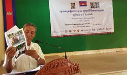 Mr. Vong Eng, member of the commune road safety working group in Dey Eth commune, Kien Svay District, Kandal Province, presents a key achievement of HSHO implementation in his commune.