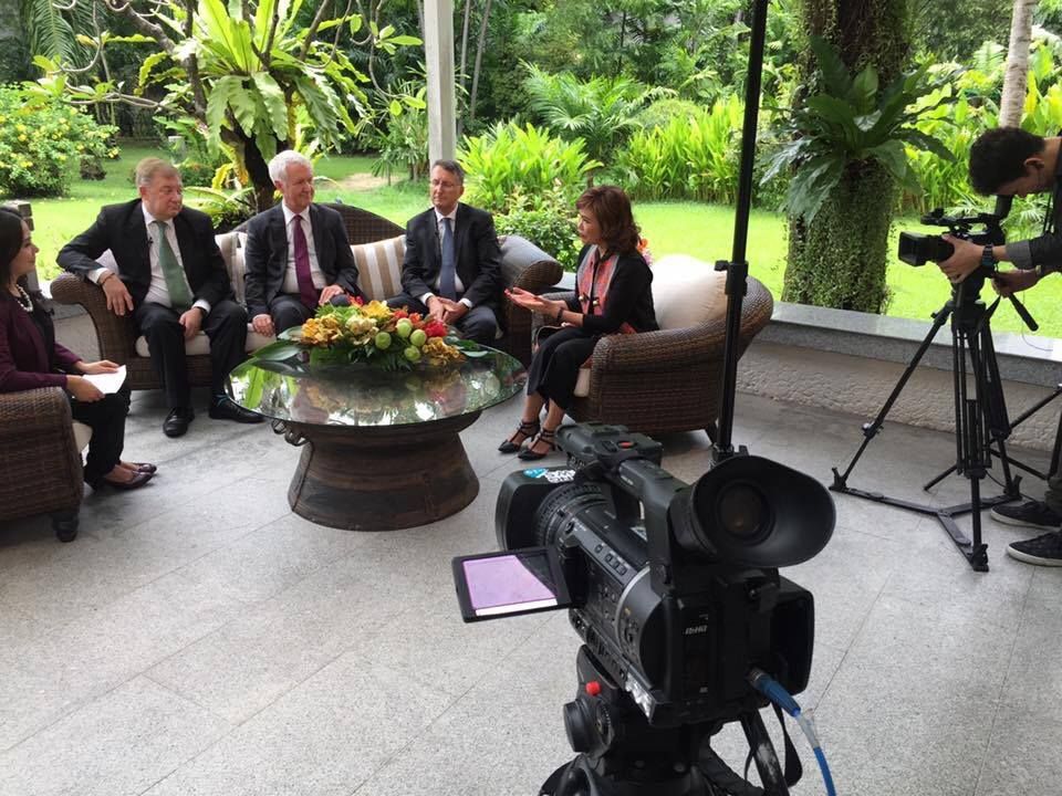 (From left) Spring News reporter Micky Thanchanok, Irish Ambassador Brendan Rogers, Swiss Ambassador Ivo Sieber, German Ambassador Peter Pruegel, and Thailand Chairperson Ratanawadee H. Winther discuss road safety insights and lessons learned.