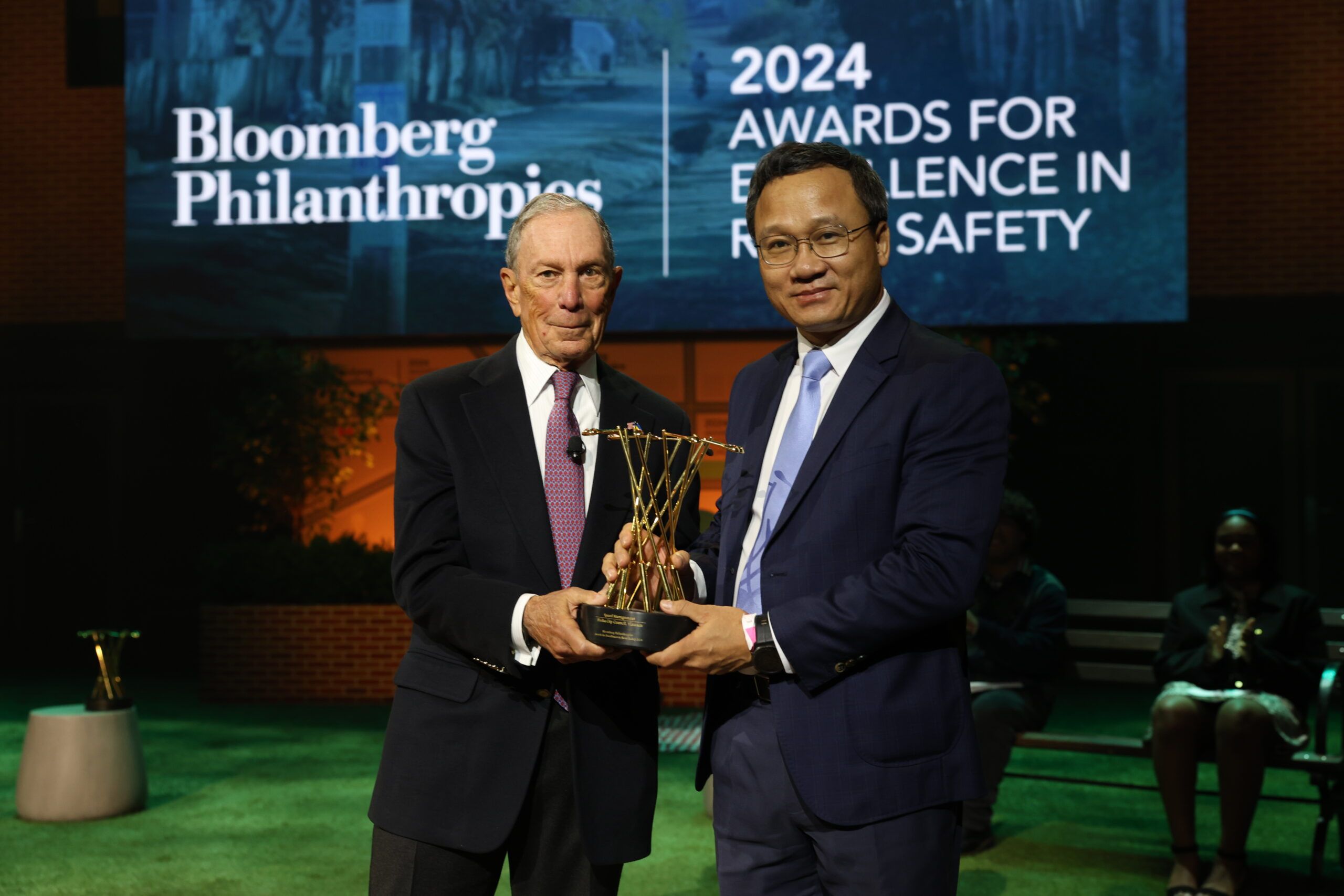 Pleiku Peoples Committee Receives 2024 Bloomberg Philanthropies Excellence in Road Safety Award