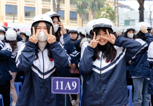 AIP Foundation pioneers the distribution of revolutionary safety helmets in Vietnam