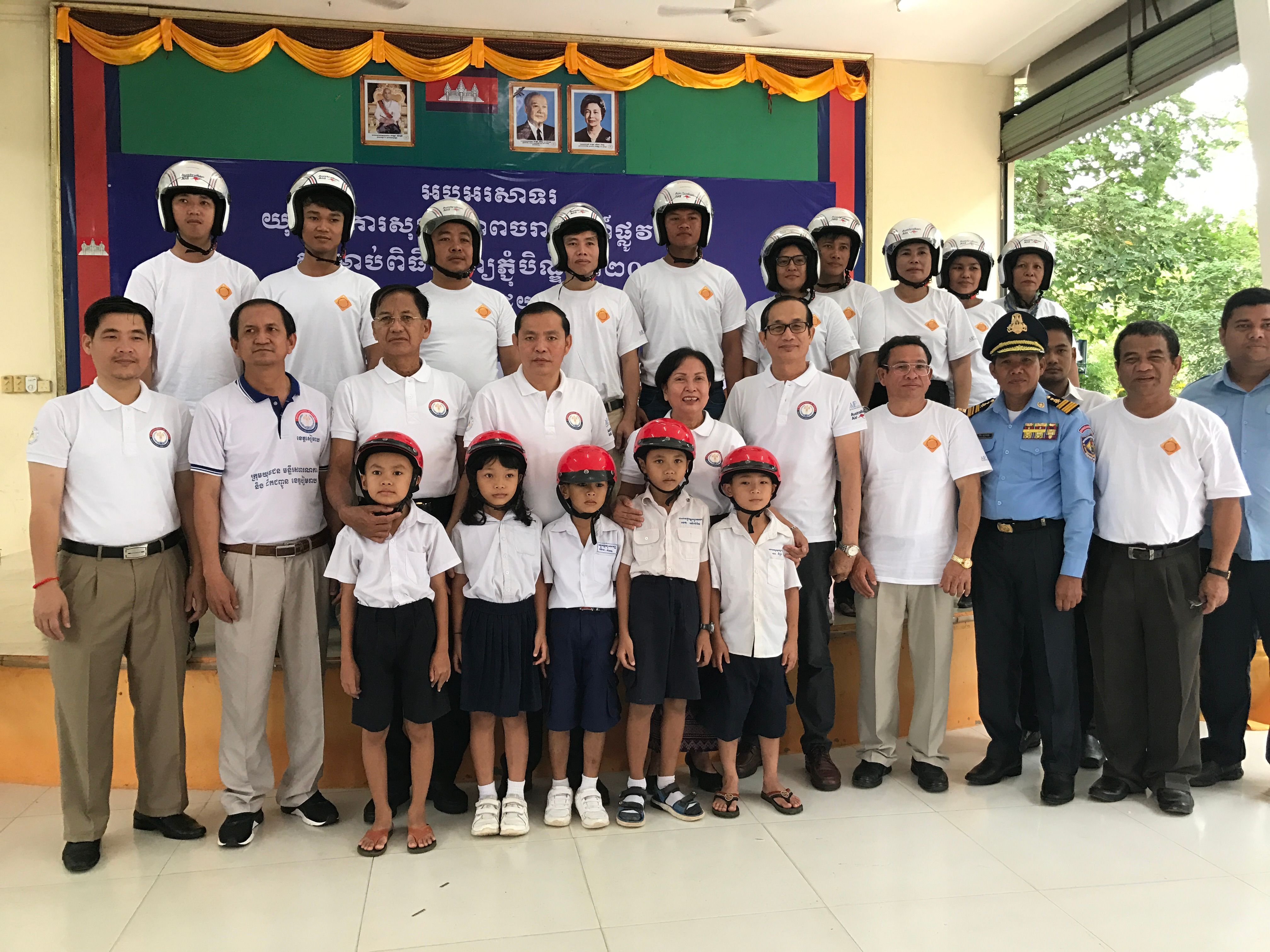 Representatives from the National Road Safety Committee, primary school students, road safety ambassadors from program universities, and others were among the stakeholders present at the campaign launch.