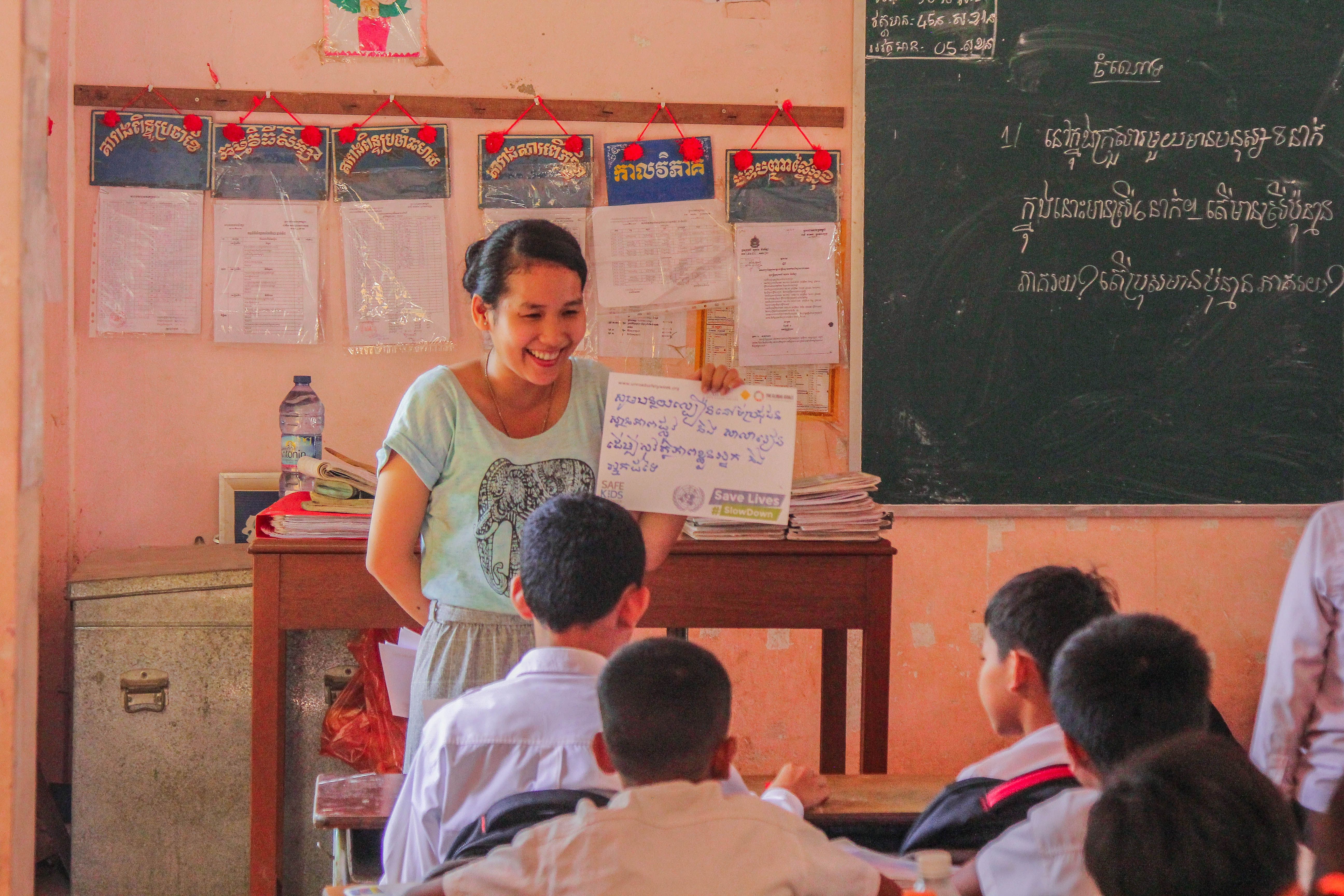 A YARS ambassador teaches primary school students about the need to #SlowDown while driving.