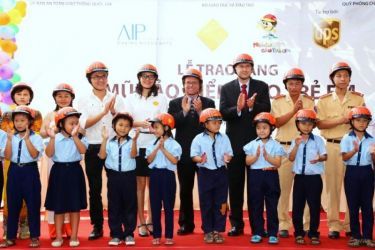  Four high-risk schools in HCMC to receive Helmets for Kids from UPS Foundation