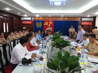 Phái đoàn Campuchia gặp gỡ và làm việc với lãnh đạo Việt Nam thảo luận về những thực hành tốt nhất trong việc thực thi quy định bắt buộc đội mũ bảo hiểm.