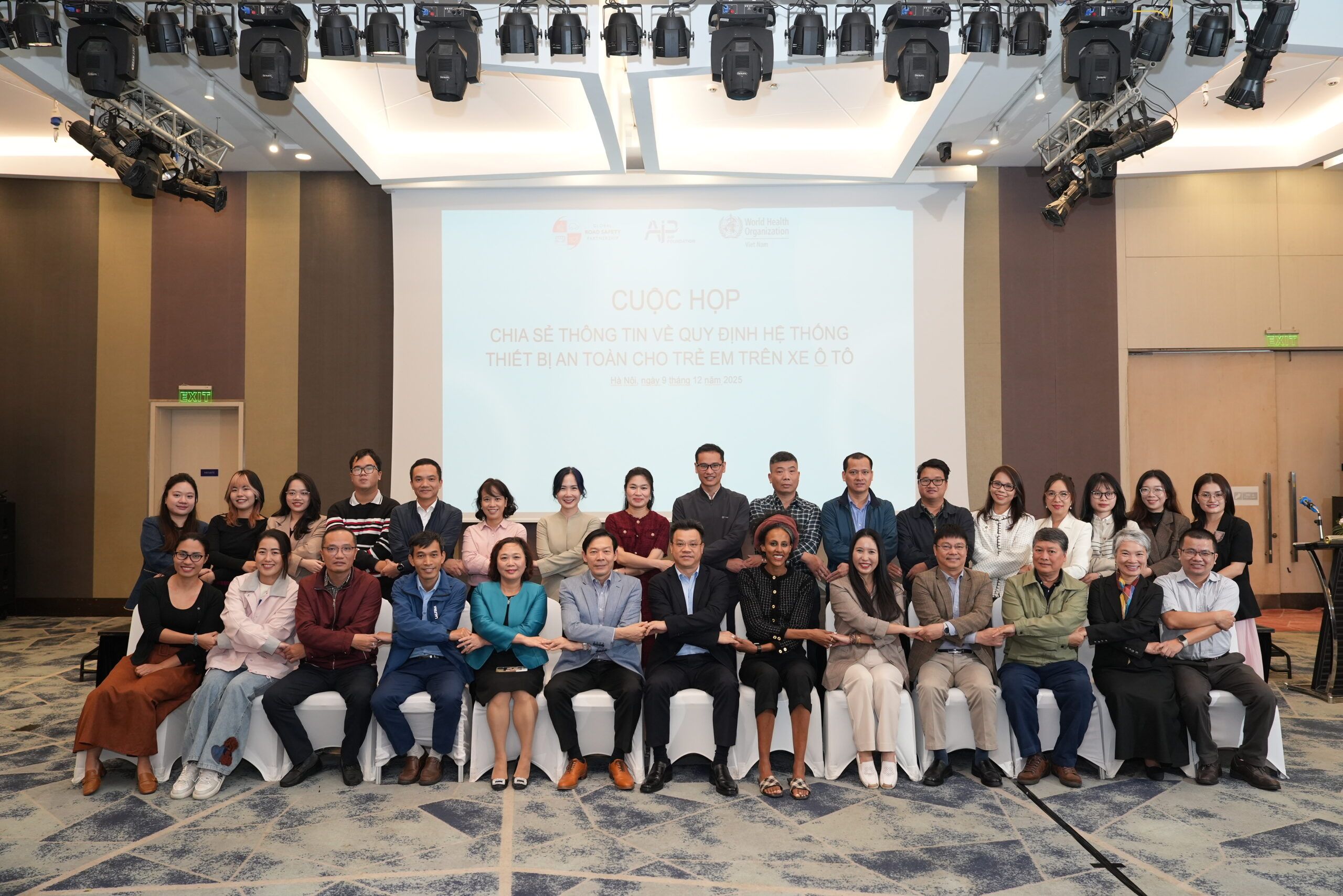The event brought together government agencies including the National Traffic Safety Committee, Vietnam Register, Ministry of Health, Ministry of Public Security, Ministry of Construction, academic institutions, civil society organizations, the private sector, and international partners. 