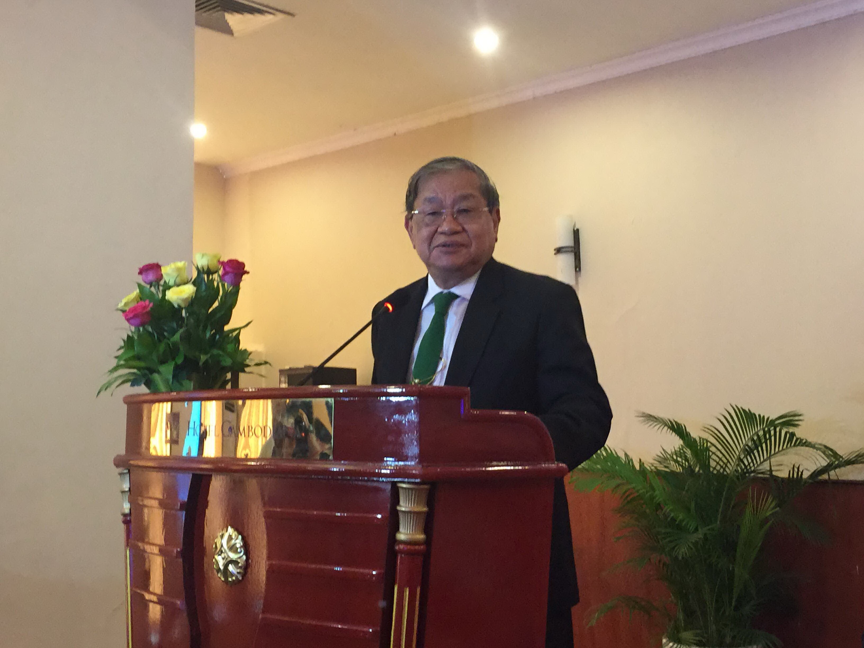 H.E Khiev Kahnarith of the Ministry of Information speaks to the 65 attendees at the forum.