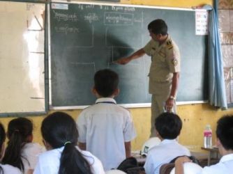 Kampong Cham and Phnom Penh primary schools mark Global Road Safety Week