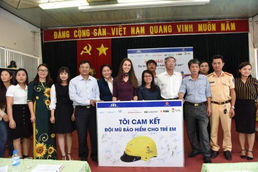 FIA Foundation, government partners, and AIP Foundation signing the commitment pledge in Gia Lai.