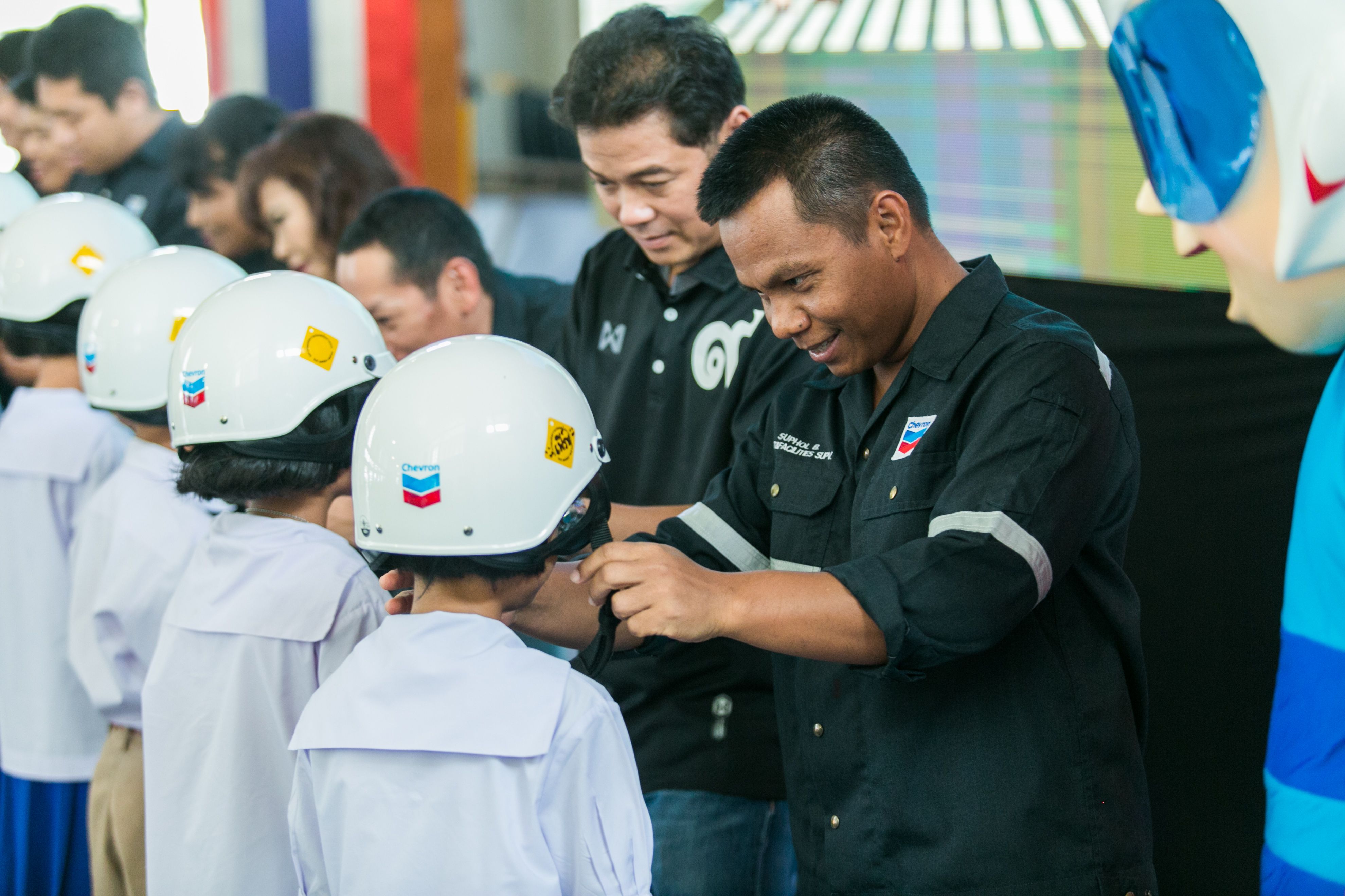 Representatives from Chevron joined students in Songkhla Province during the Street Wise kick-off ceremony.