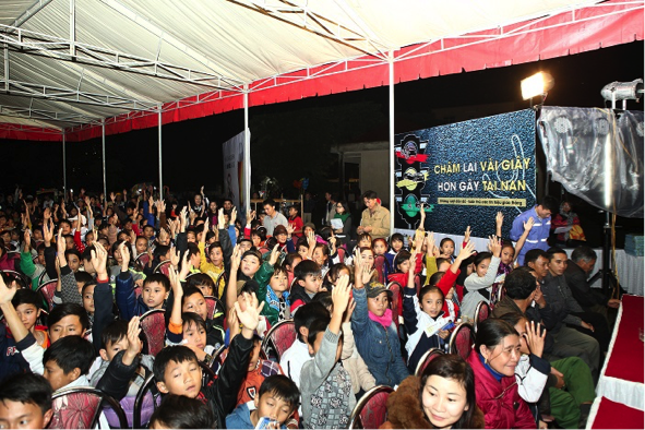 Residents of high risk traffic area participate in road safety lesson