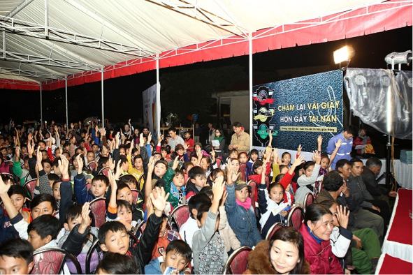 Residents of high risk traffic area participate in road safety lesson