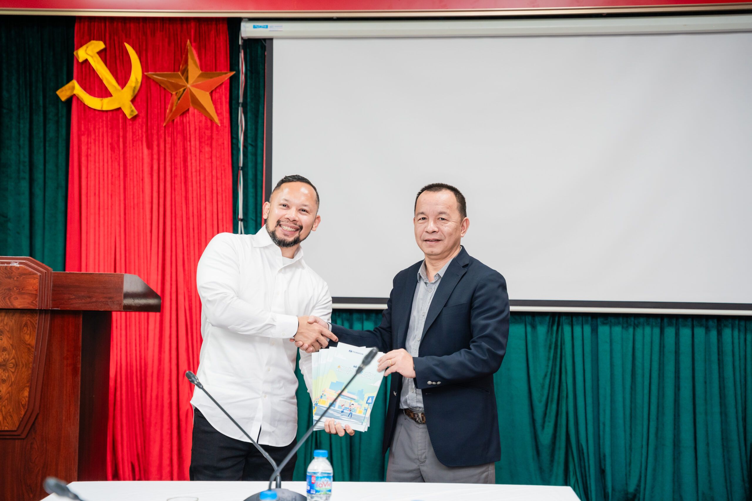 Blueprint for Better Safety: Safe School Zones Guide  Vietnam is officially handed over to Vietnam’s Ministry of Transport