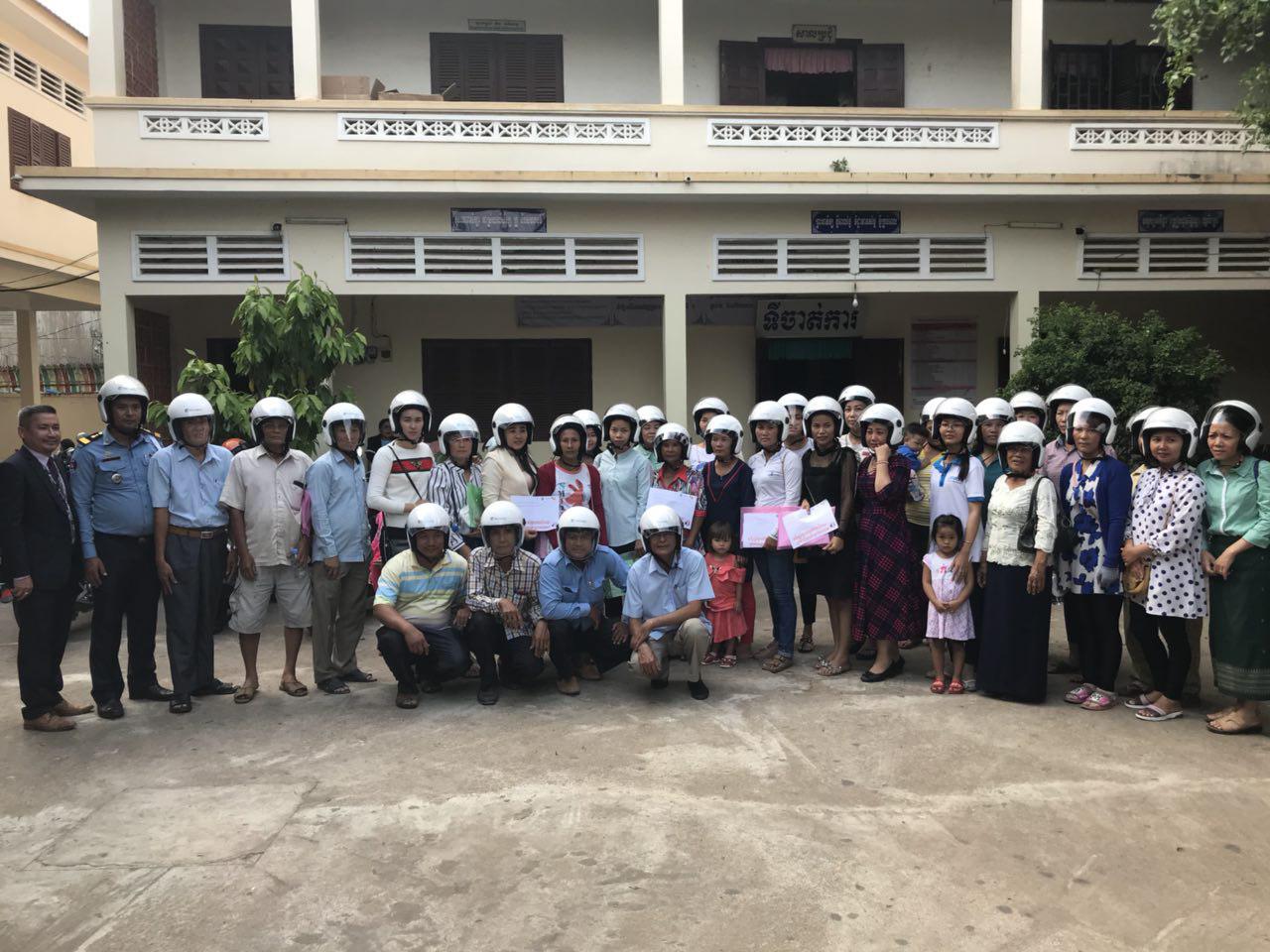 In commemoration of International Women’s Day, 40 mothers participated in a helmet use forum at Veal Vong Primary School in Cambodia.