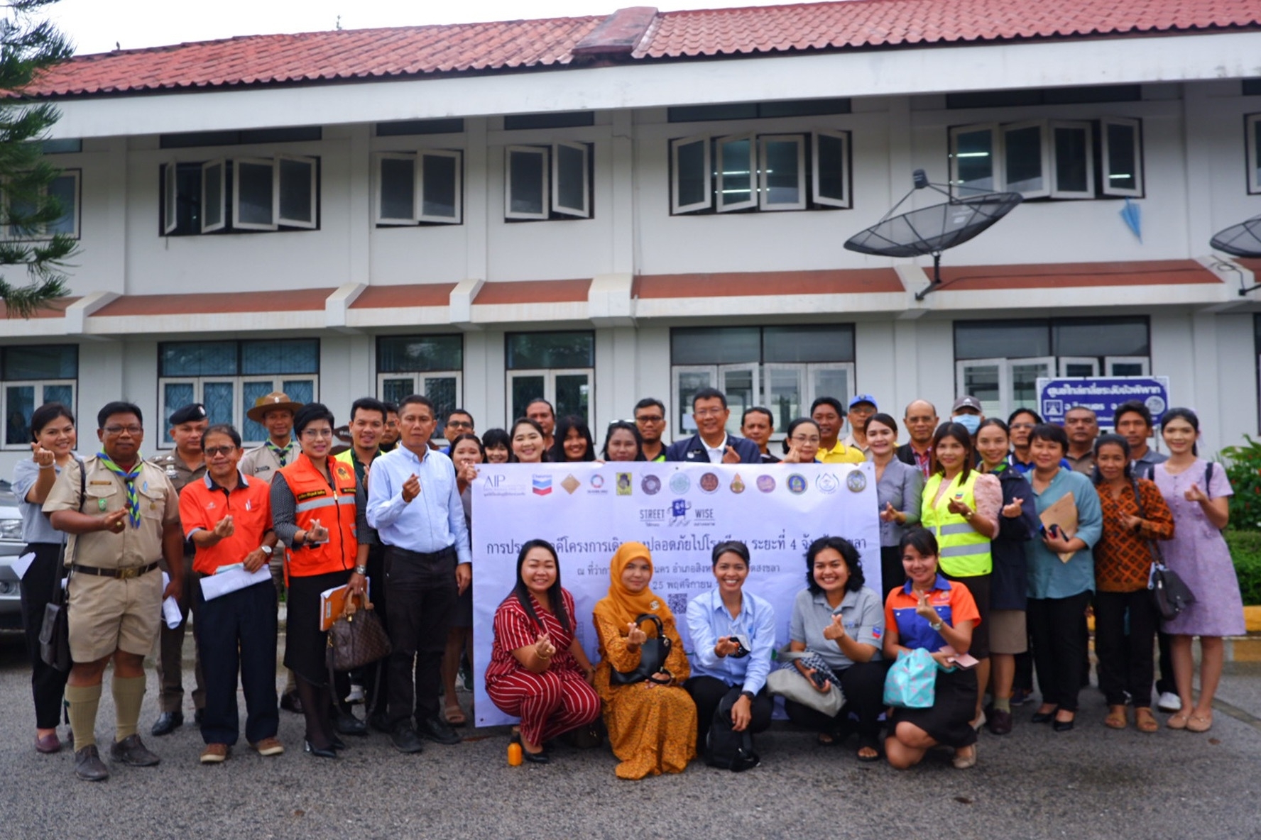 Government officials and school administrators commit to safer roads for children in Thailand