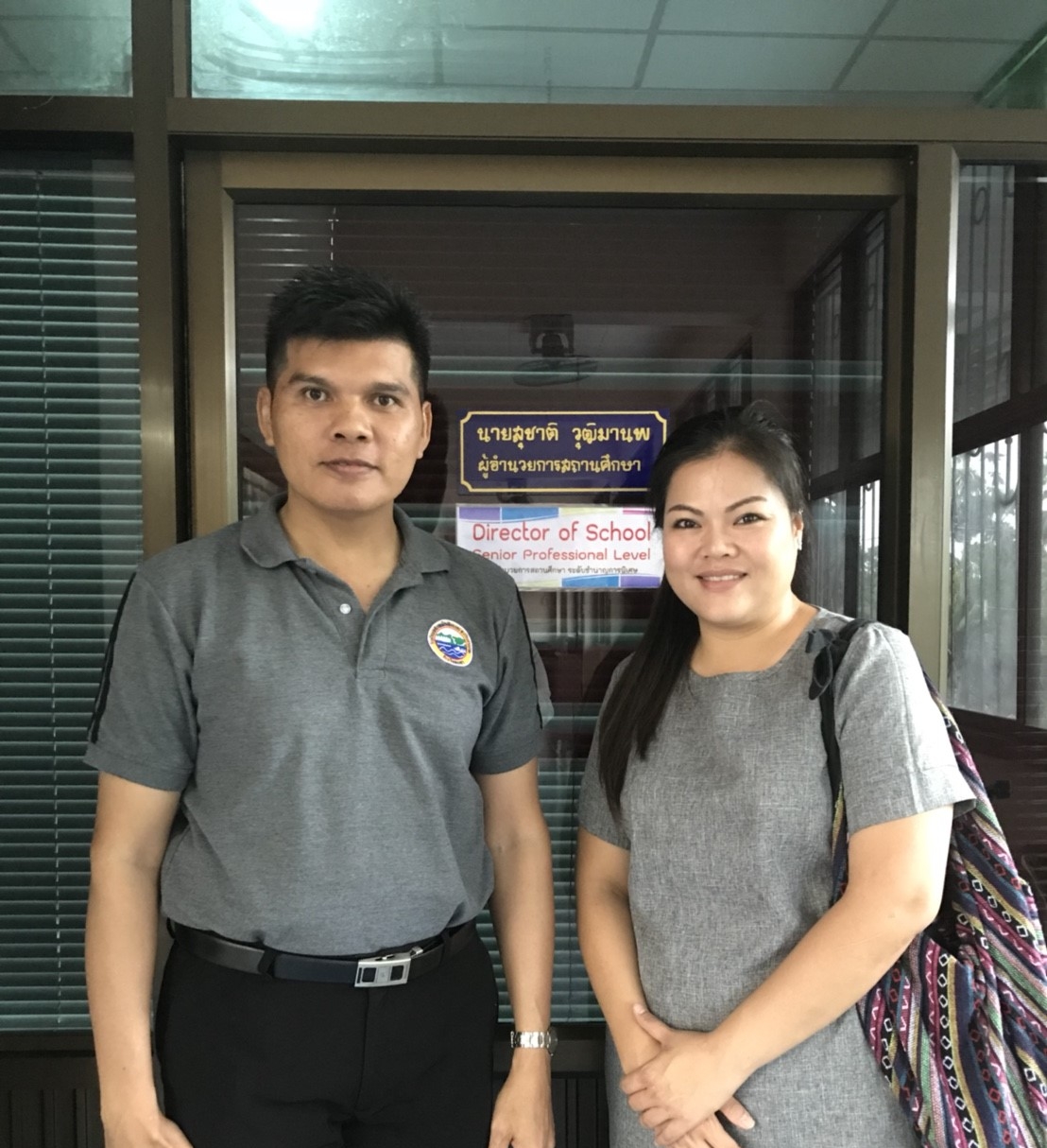 Mr. Suchart Wuttimarnop (left), director of Ban Yang Ngam Municipal 1 School and Mrs. Naitawan Thawonthamrat, from AIP Foundation, meet as part of planning for the launch of Phase III of Street Wise.