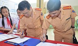 National Traffic Police officials sign the Declaration in Vietnam