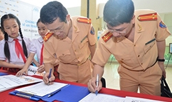 National Traffic Police officials sign the Declaration in Vietnam