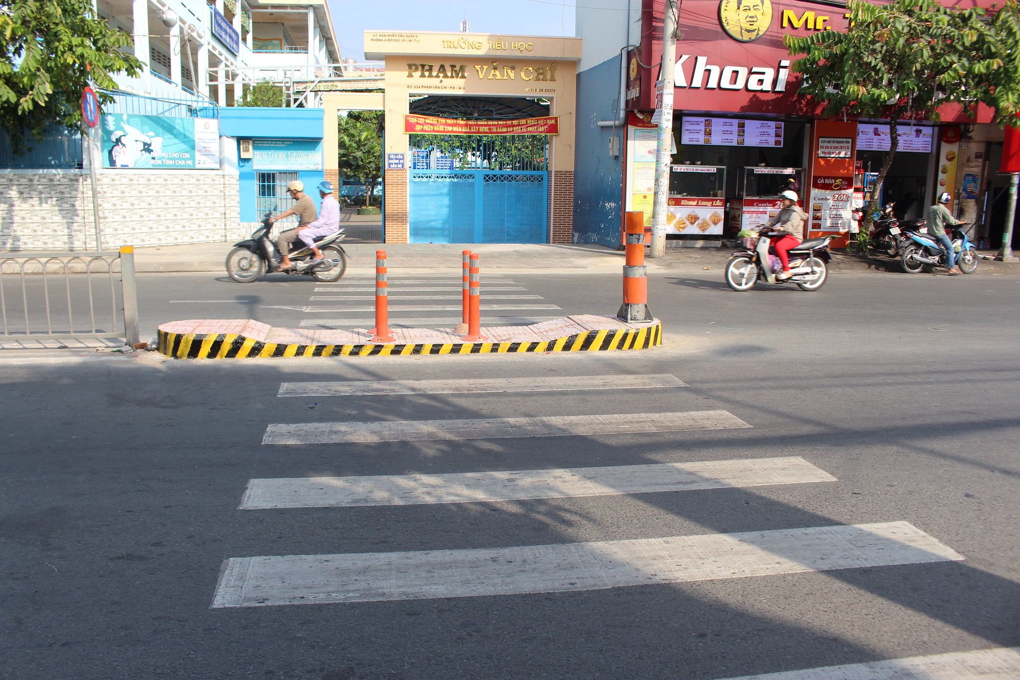 A newly installed refuge island in front of Pham Van Chi Primary School in District 6.