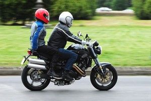 Universal motorcycle helmet laws recommended to reduce deaths and injuries