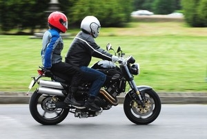 Universal motorcycle helmet laws recommended to reduce deaths and injuries