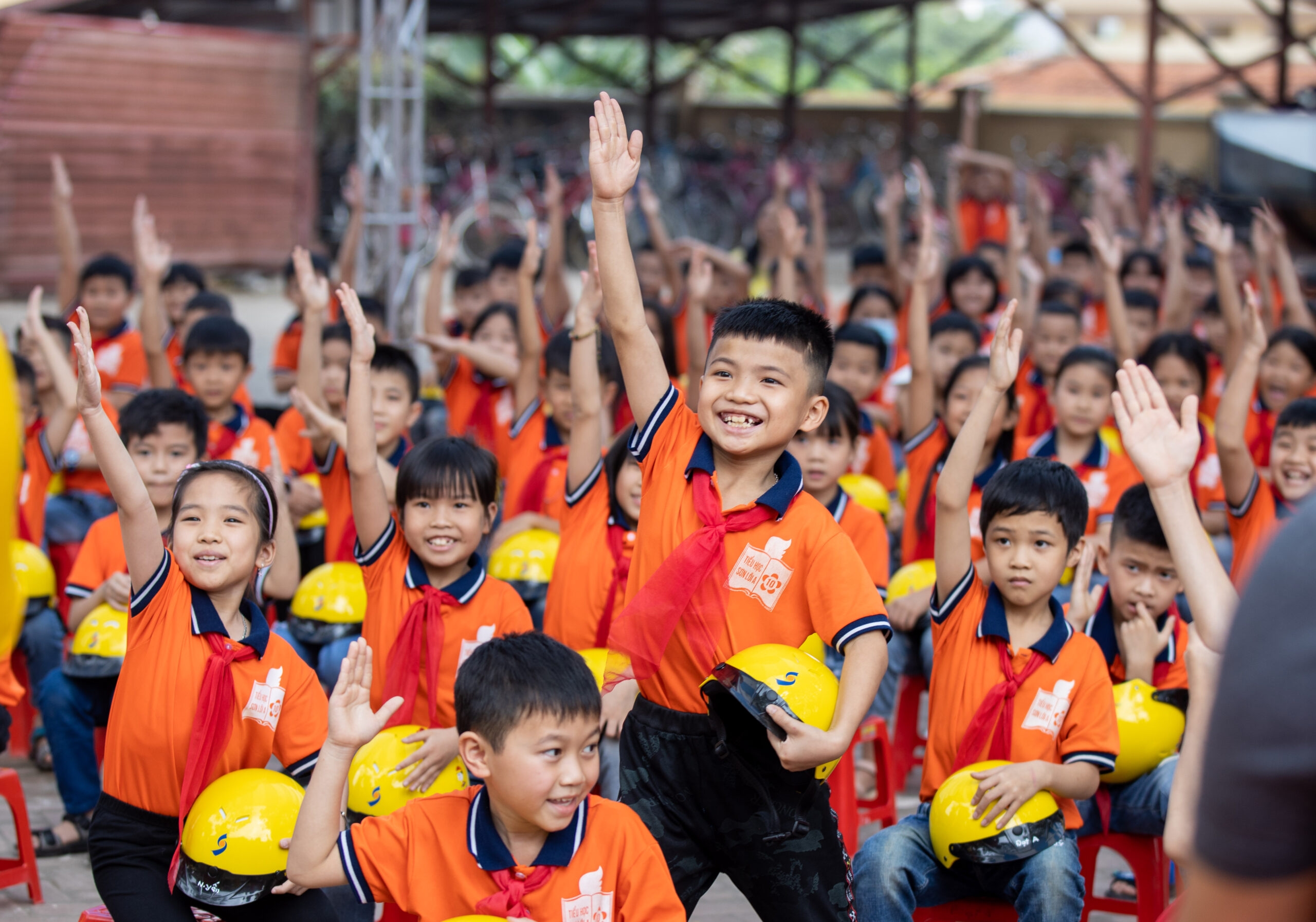 Vietnamese garment factory personally gives back to the community