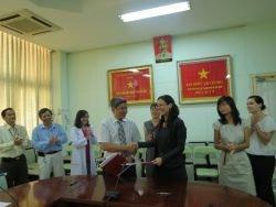 Cho Ray Hospital and AIP Foundation sign an MoU to work together until 2014