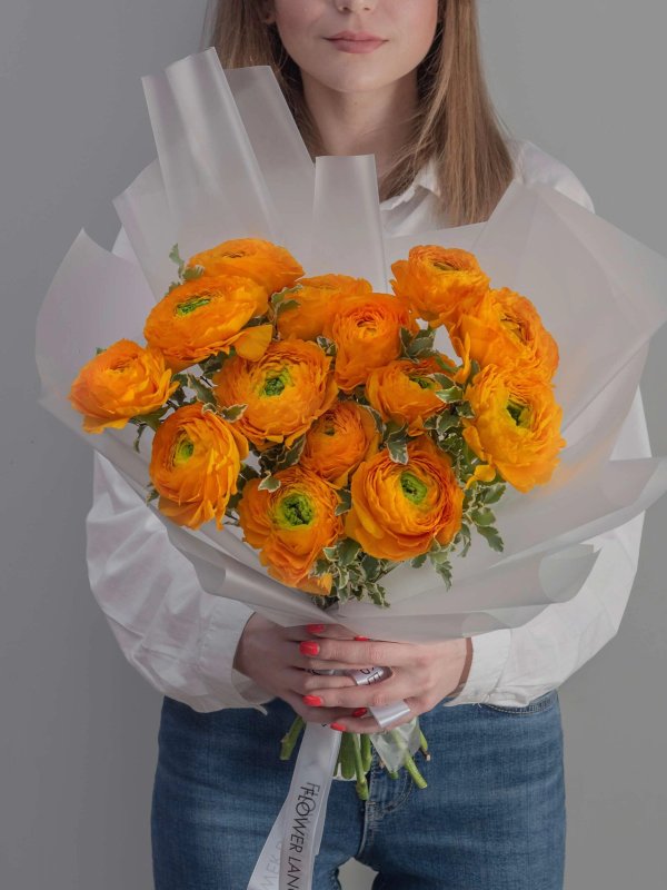 букет из 15 ранункулюсов Yellow