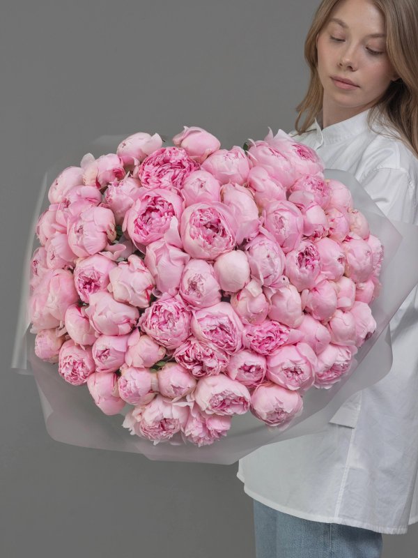 букет из 51 пиона Sarah Bernhardt