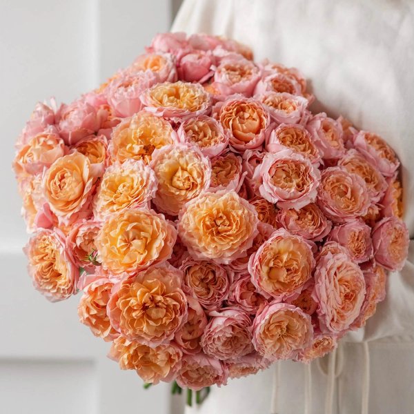 букет из 19 кустовых пионовидных роз Juliet