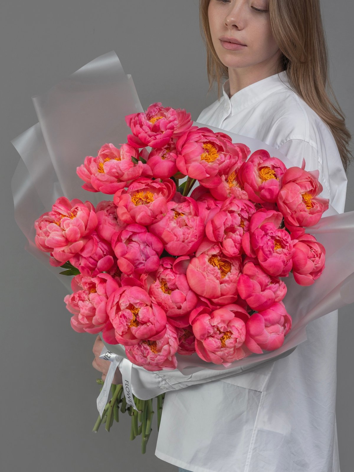 букет из 31 пиона Coral