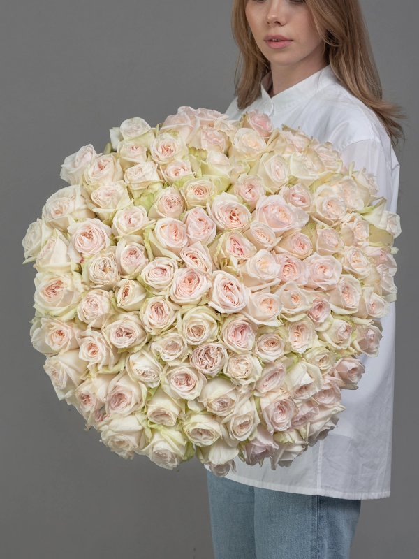 букет из 101 пионовидной розы White O'Hara