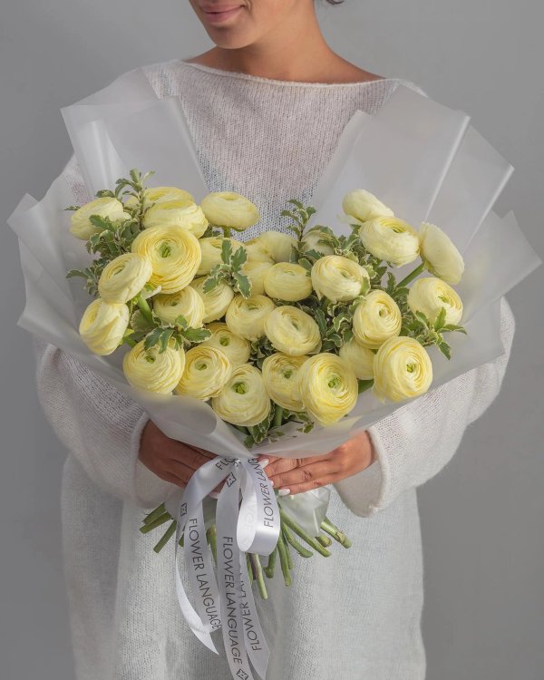 букет из 15 ранункулюсов Lemon
