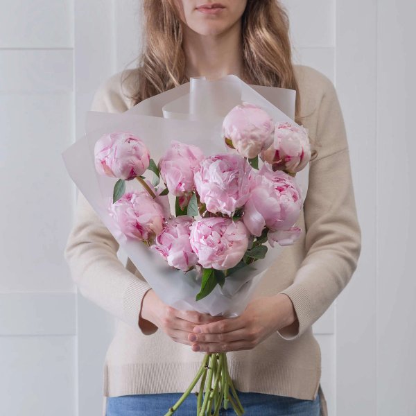 букет из 9 пионов Sarah Bernhardt