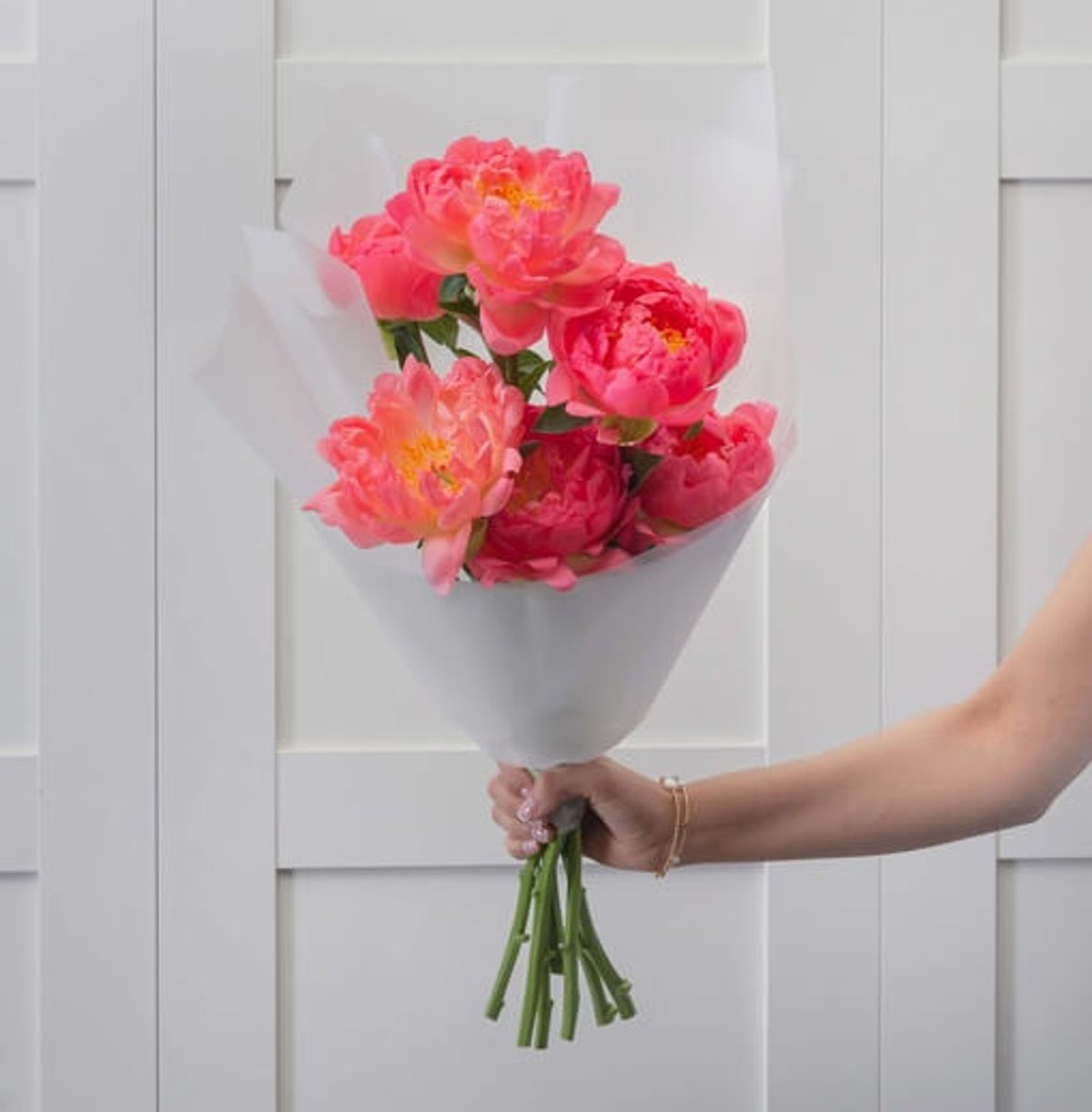 букет из 7 пионов Coral