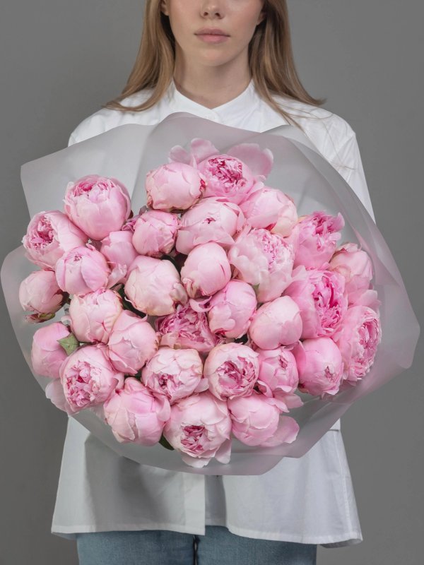 букет из 31 пиона Sarah Bernhardt