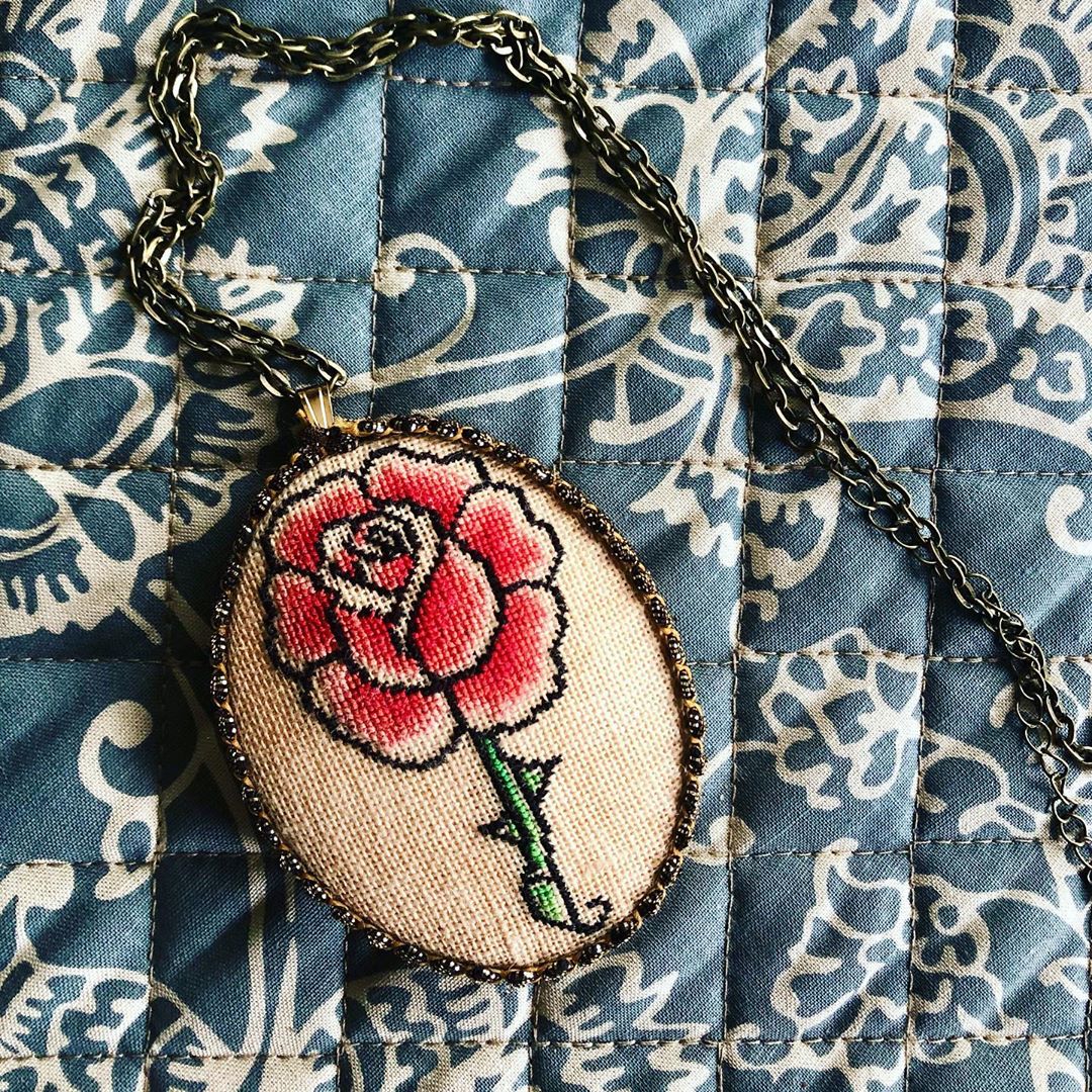 ランウェイモデル✨グッチ ローズ刺繍 ビーズカットソー ジェンダーレス 48 Tattoo Rose Cross Stitch Pattern · Wild Violet Cross Stitch