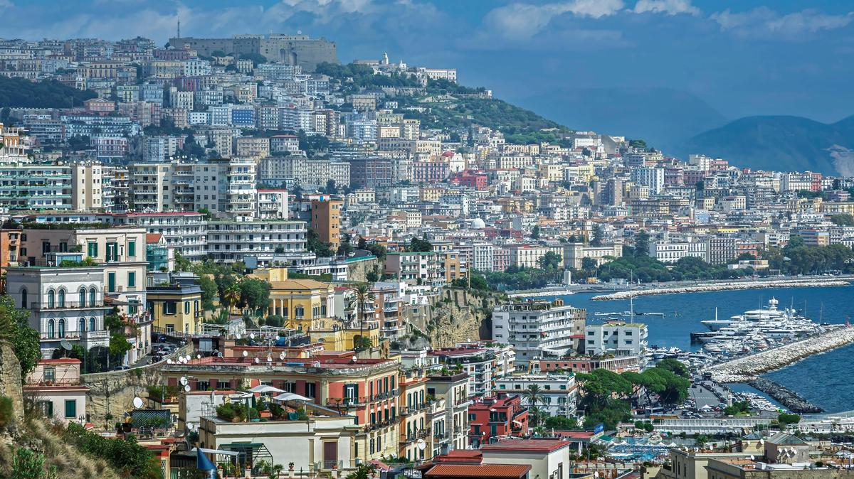 Libri scolastici 2025-2026 per i licei classici e scientifici di Napoli: cosa sapere