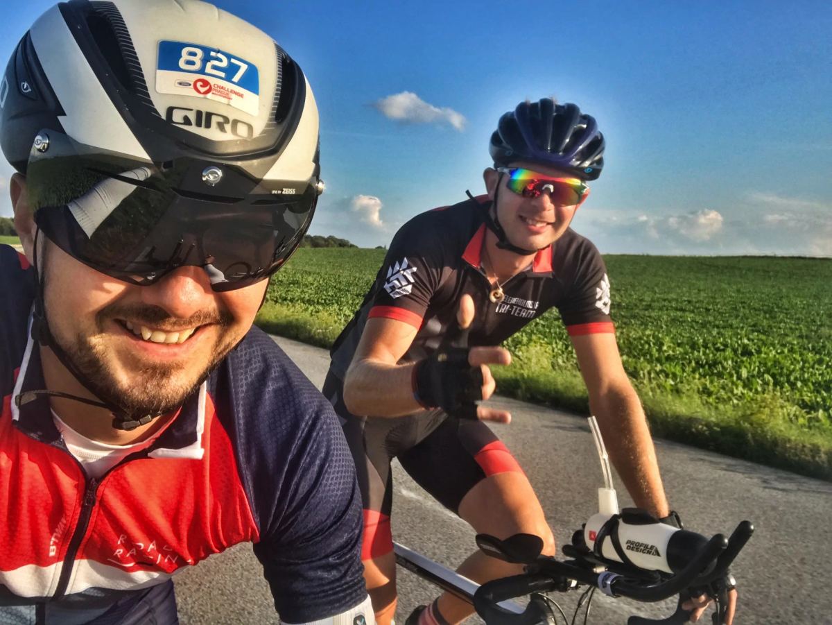 Dalibor Smažinka na společné cyklistické vyjížďce se svěřencem