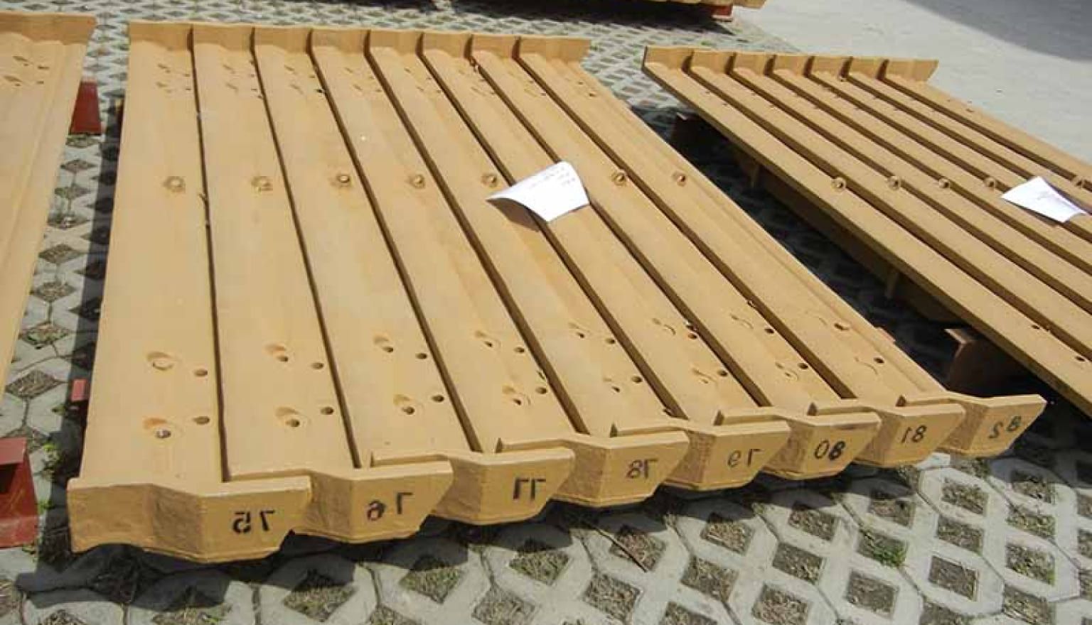 Apron Feeder Pans