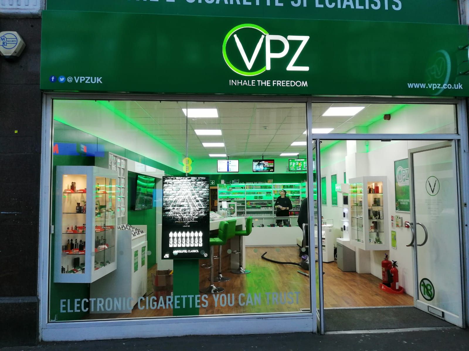 Shop window display installation