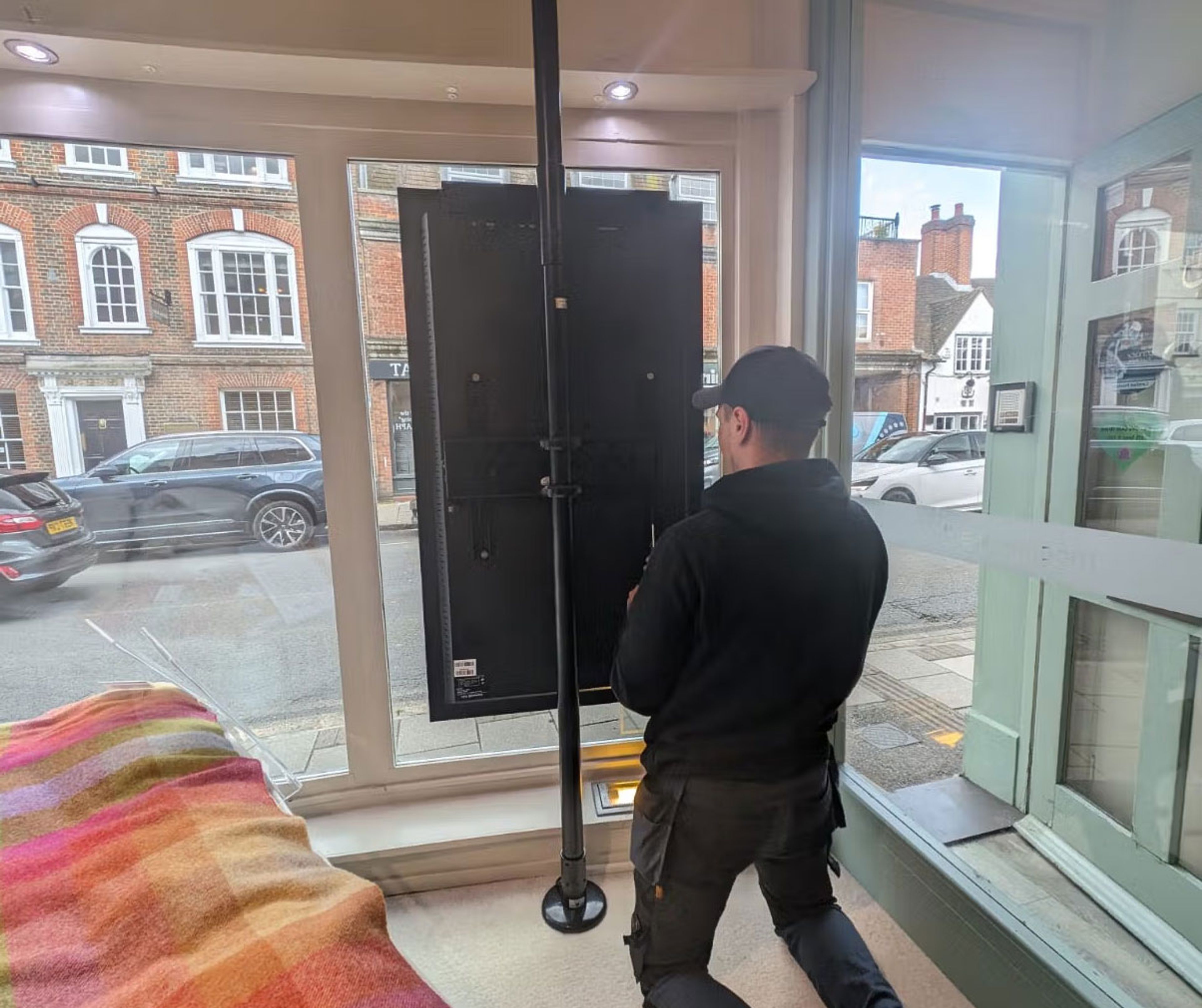 Floor to ceiling mounting installation