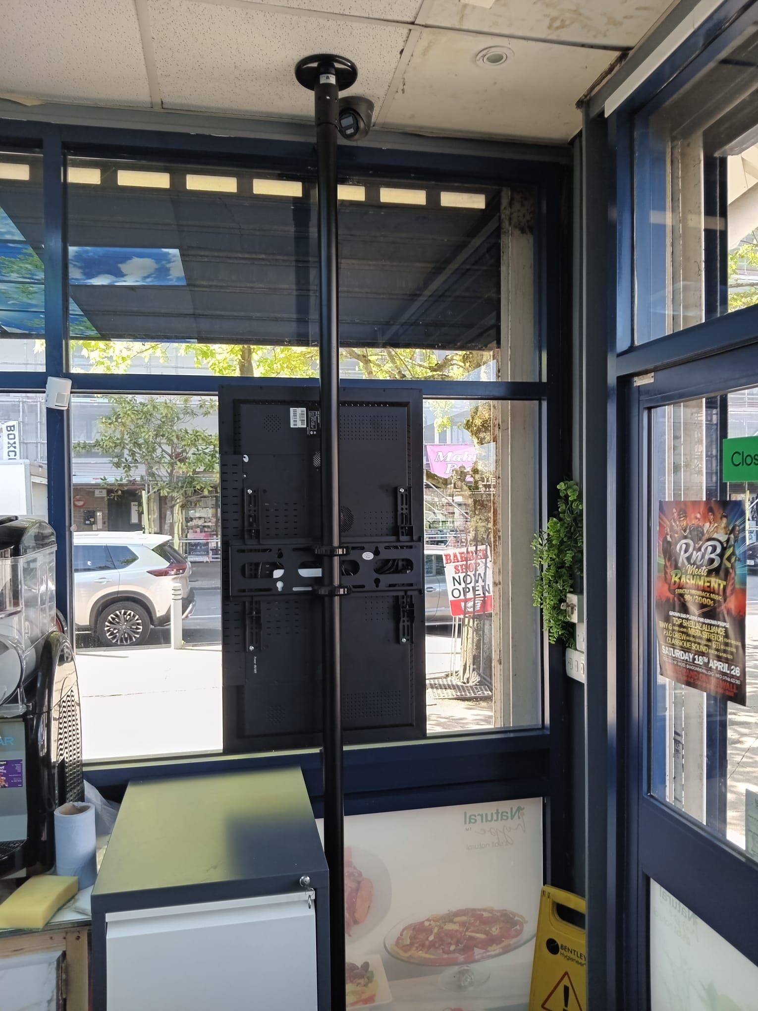 Digital Screen Pole- front window
