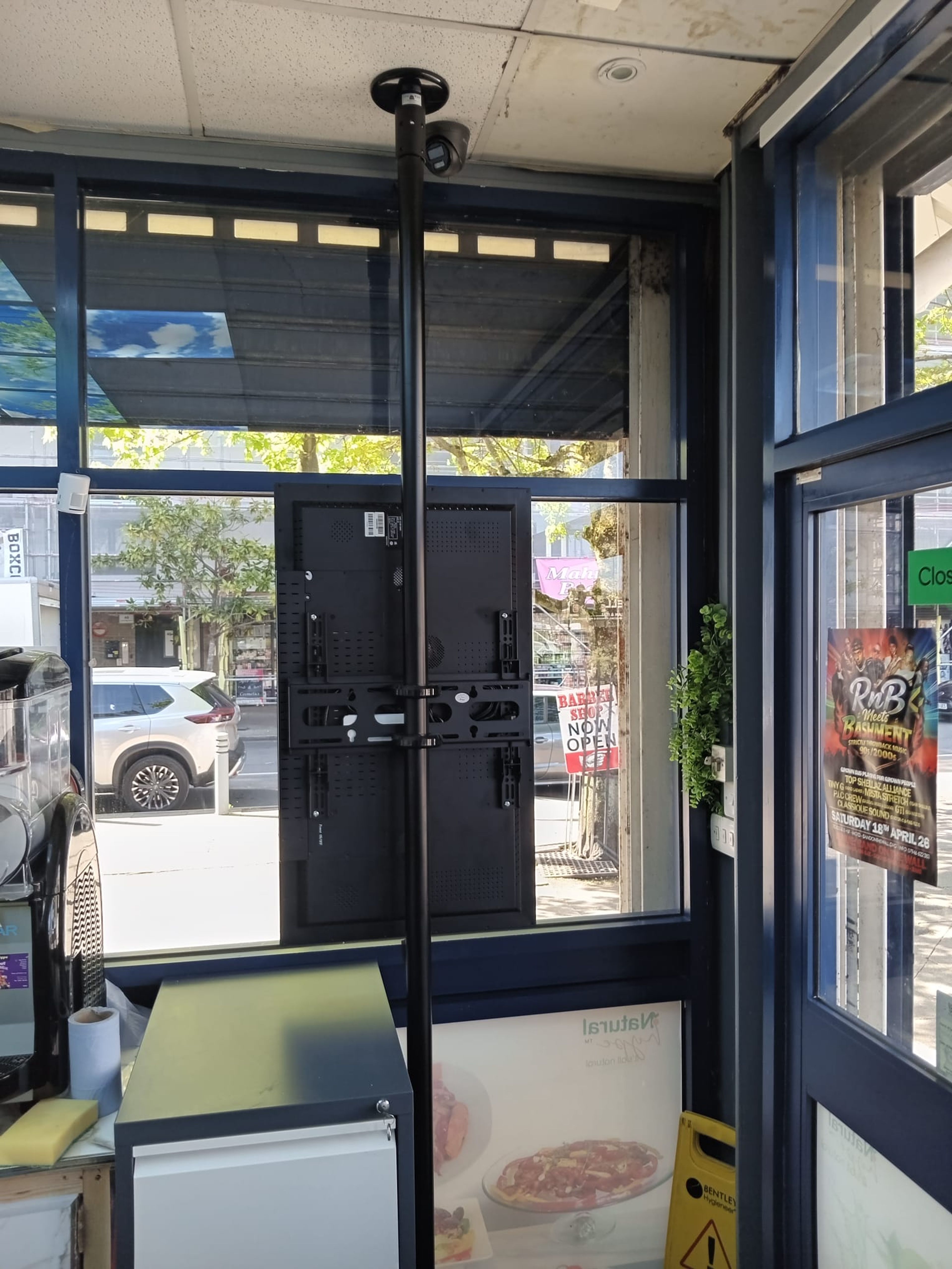 Digital Screen Pole- front window