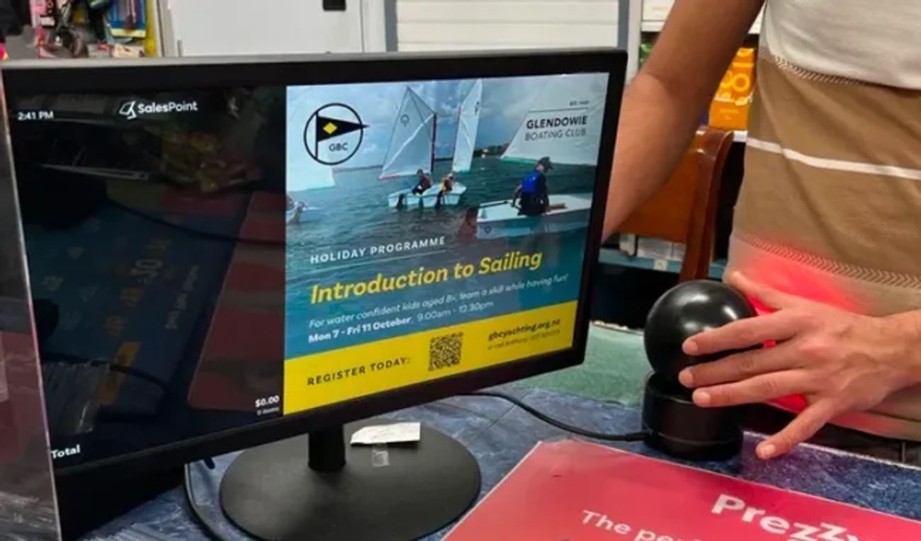 Glendowie Boating Club bus shelter