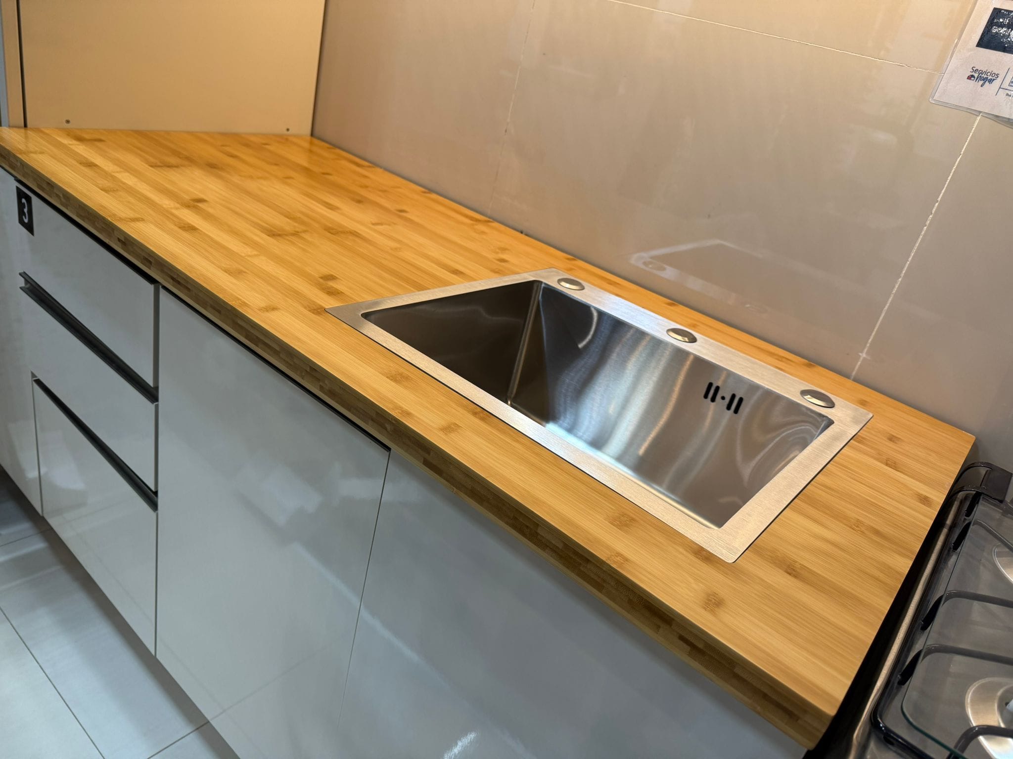Mesada cocina con pileta — miniatura 3