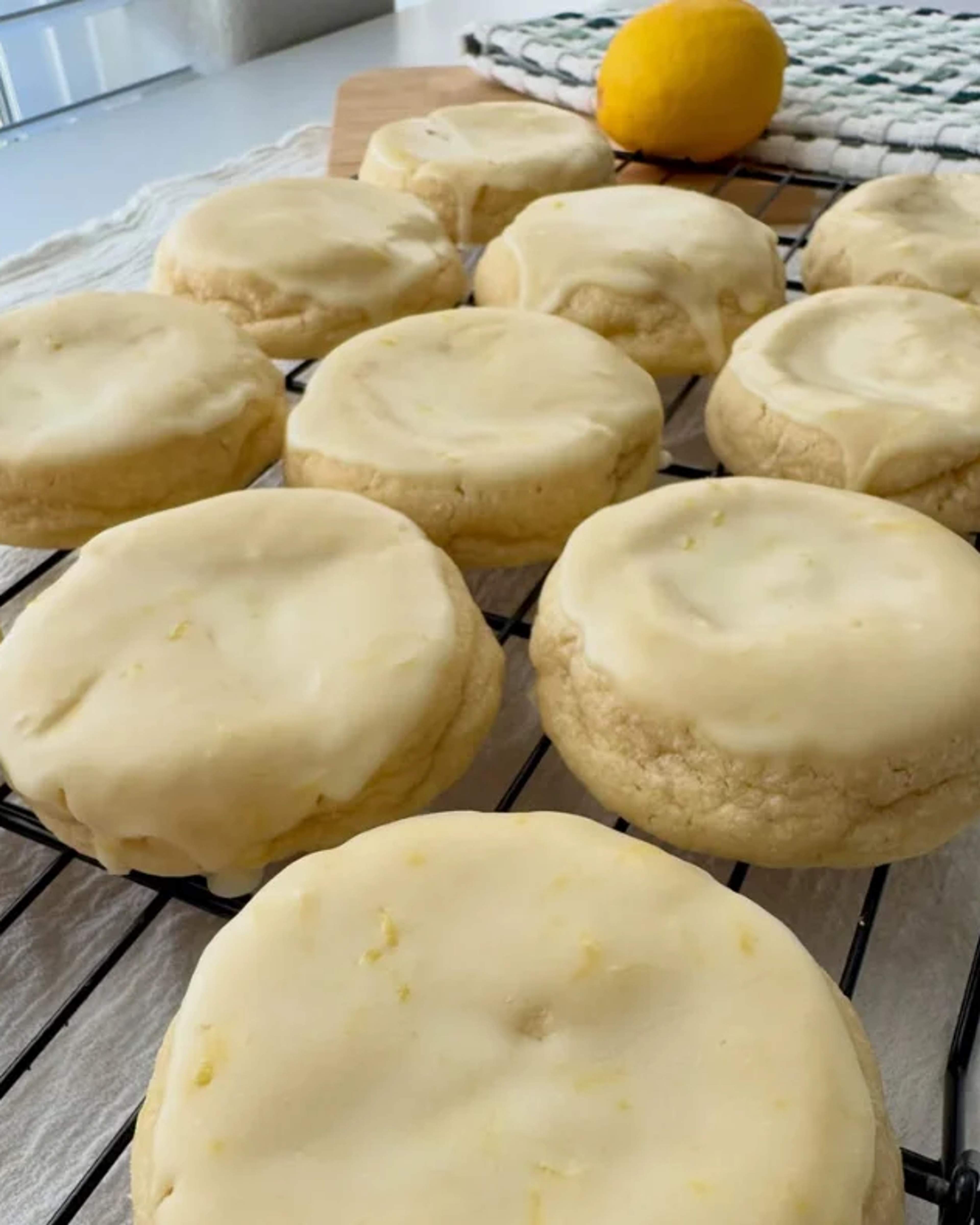 Decorated cookie set