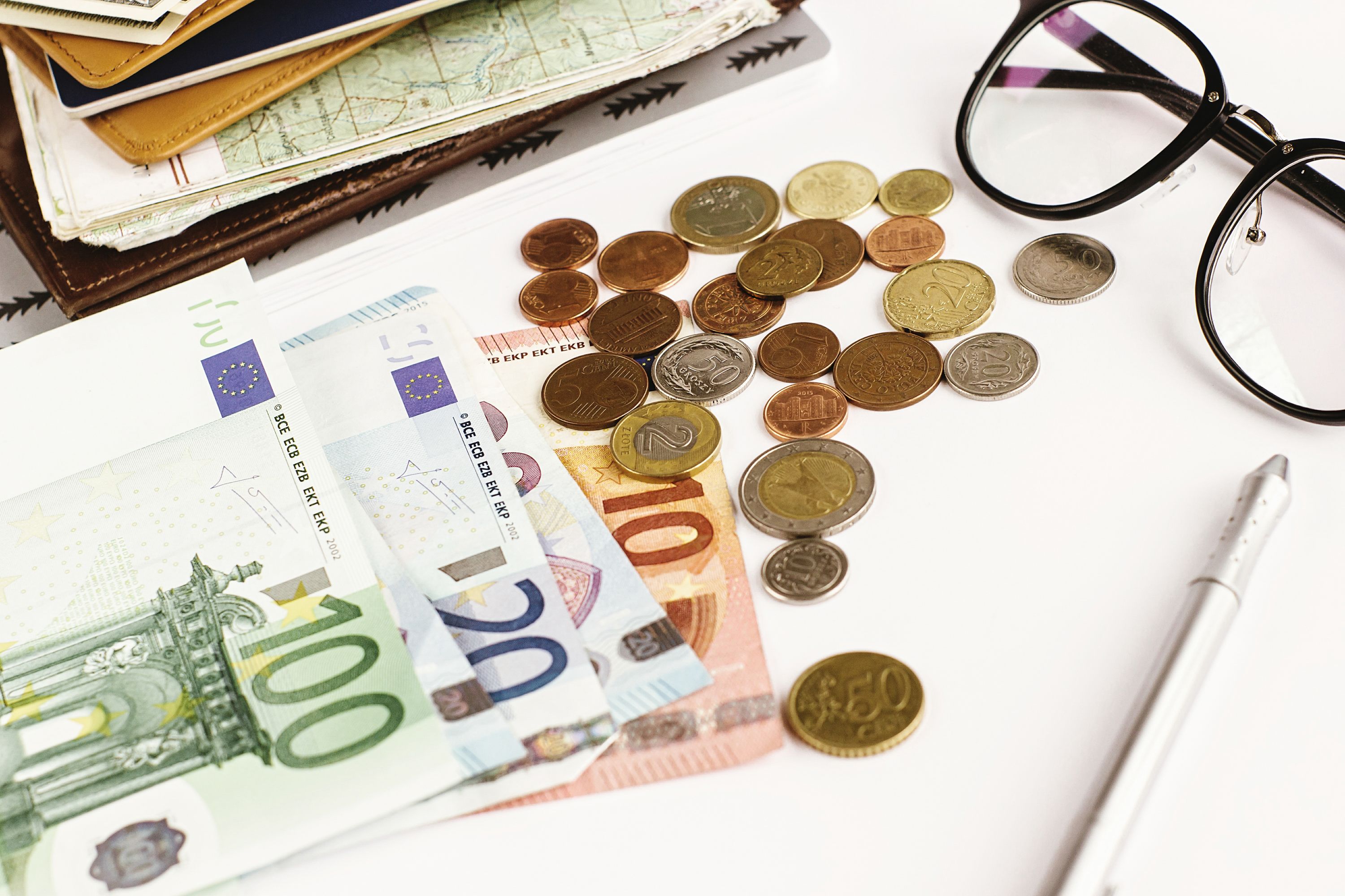 Study Abroad on a Budget: Your Ultimate Financial Guide to Make Studying Abroad Affordable.